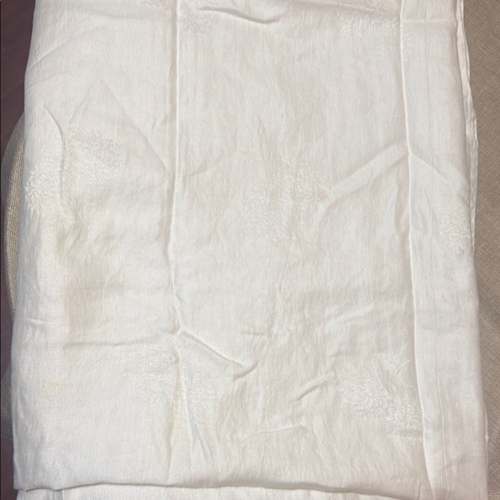 (Sale $10) Elegant White tablecloths